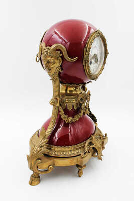 Каминные часы с двумя канделябрами